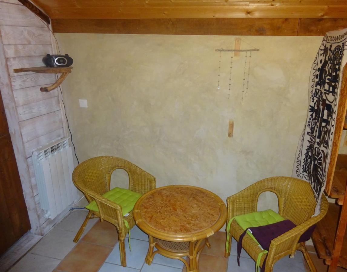 Maisonnette Ecologique Isolee En Botte De Paille Apartment